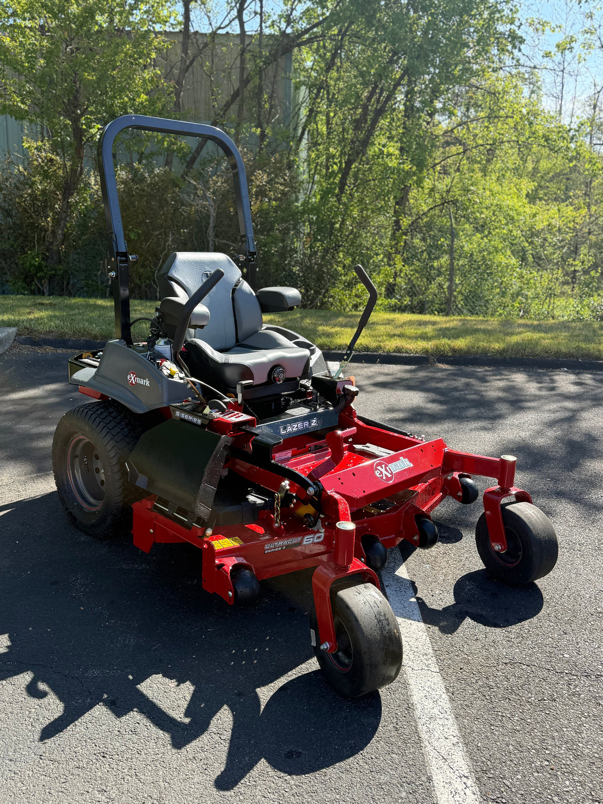 Exmark Lazer Z S-Series with 25.5 HP* Kawasaki FX801V Engine and 60" UltraCut Series 4 Deck (LRS801GKA604A1)