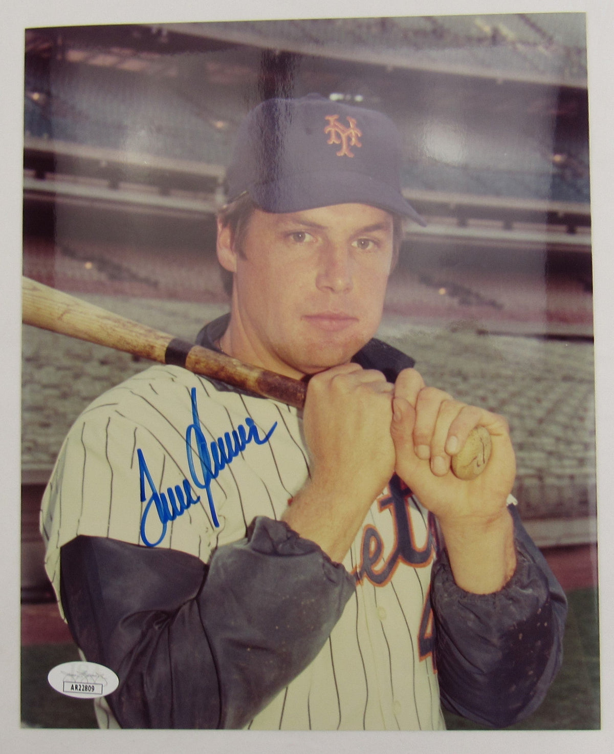 Tom Seaver Signed 8x10 Photo JSA AR22809